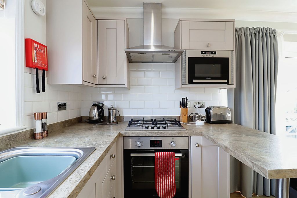 Property photo 3 of 15 Kitchen