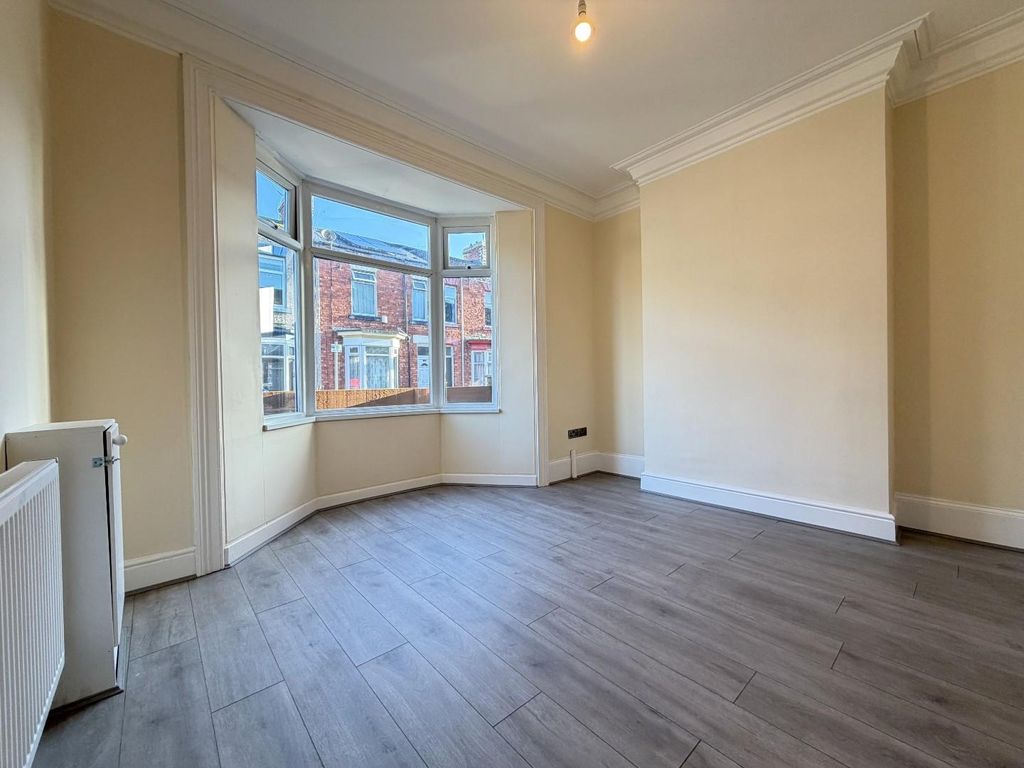 Property photo 3 of 24 Lounge