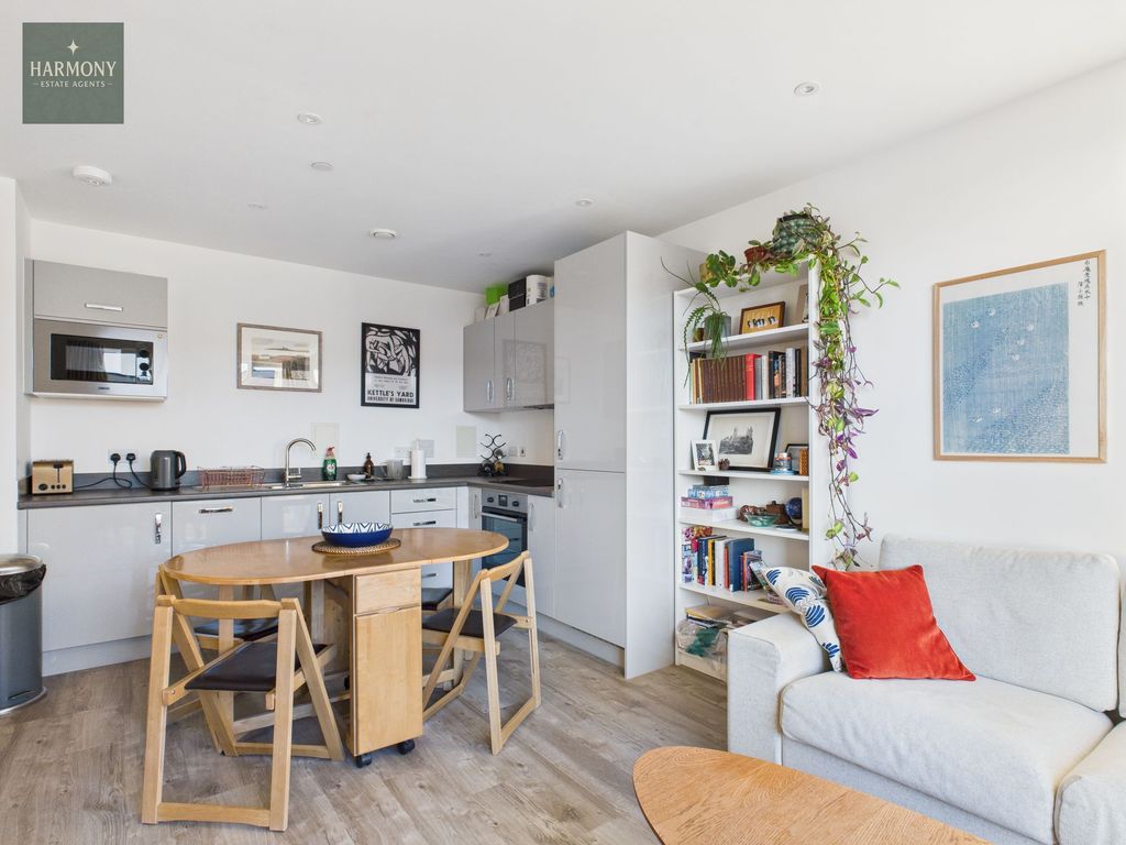 Property photo 2 of 19 Kitchen