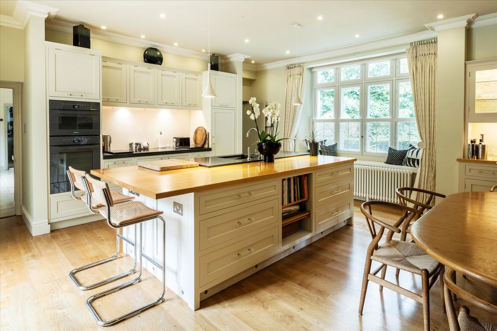 Property photo 2 of 35 Image