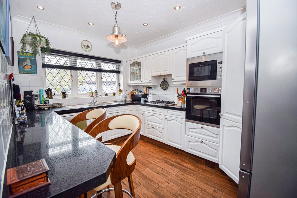 Property photo 3 of 21 Kitchen