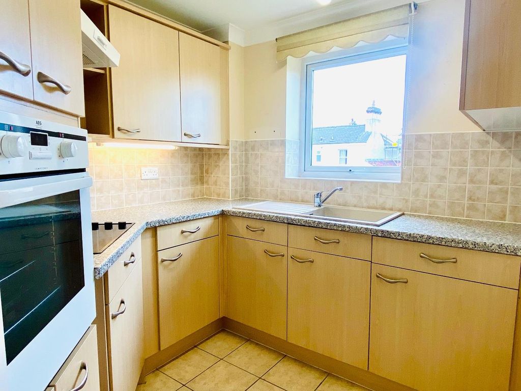 Property photo 3 of 12 Kitchen
