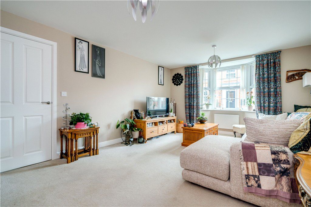 Property photo 3 of 18 Lounge