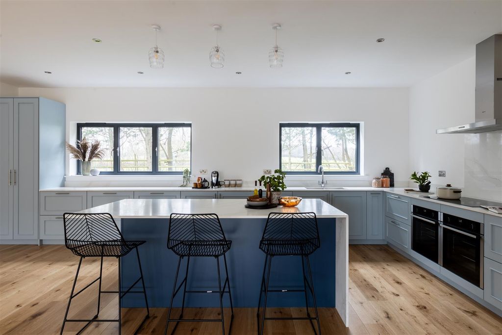 Property photo 2 of 35