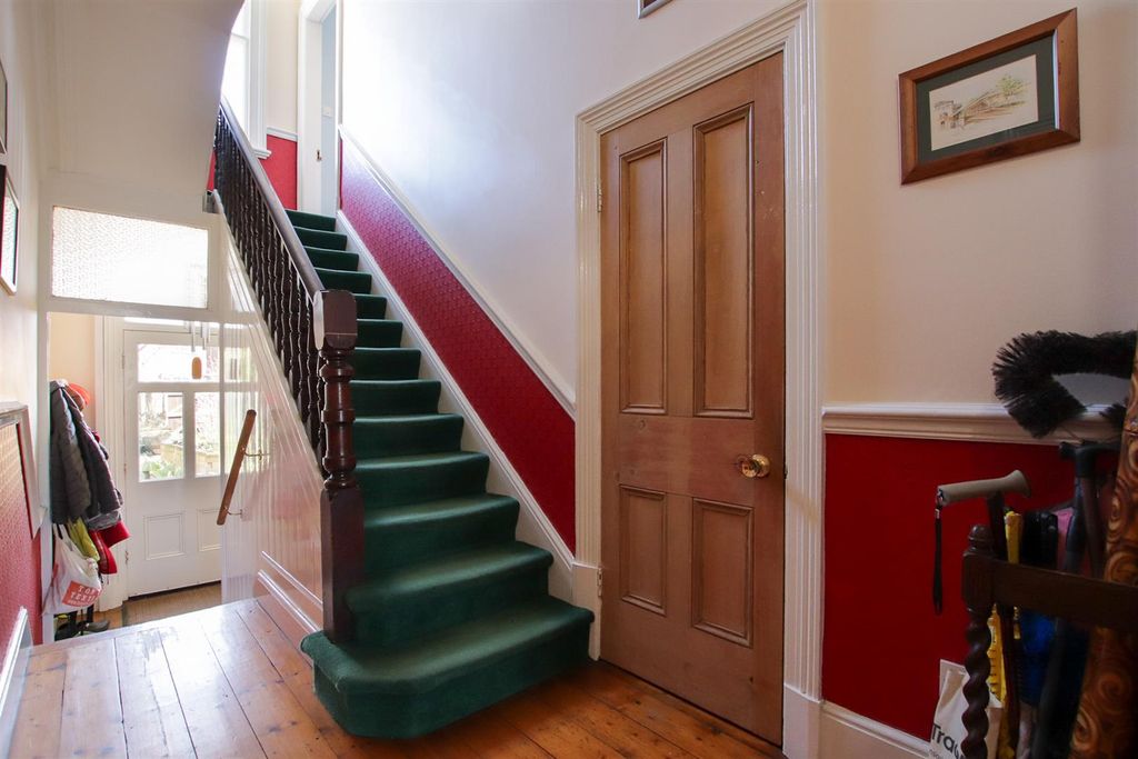 Property photo 2 of 25