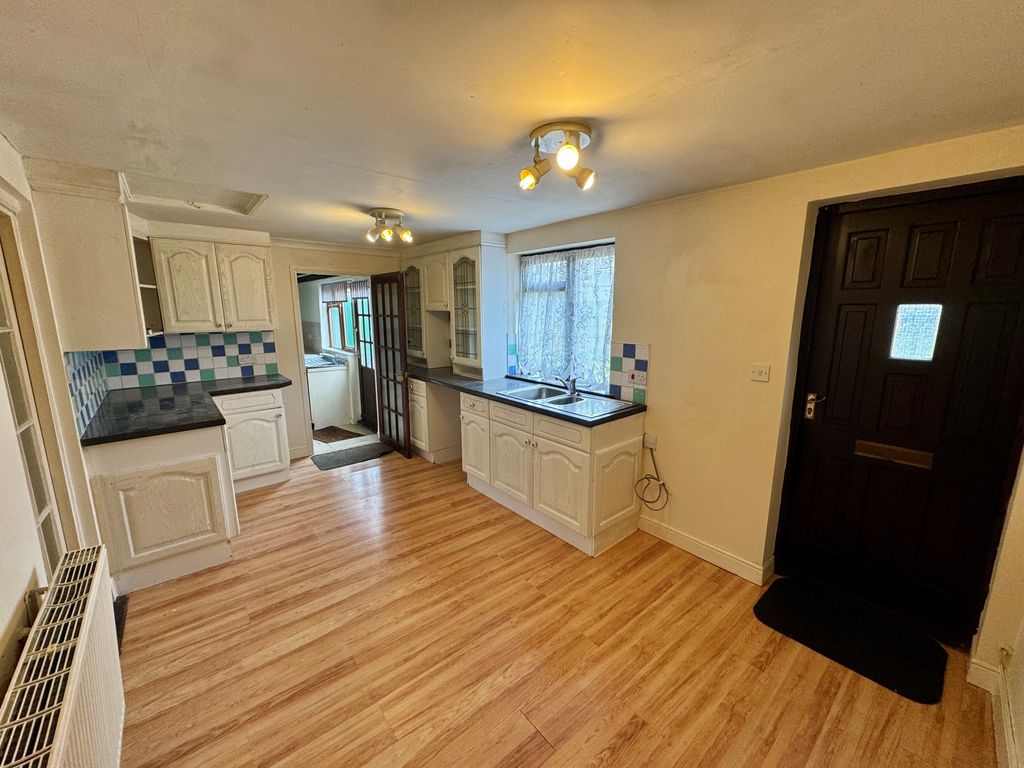 Property photo 2 of 14 Image