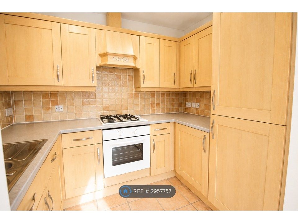 Property photo 3 of 17 Kitchen