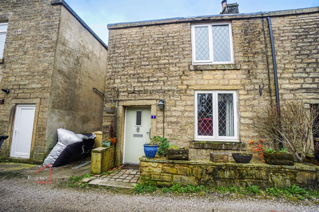 Property photo 1 of 8 Photo 8