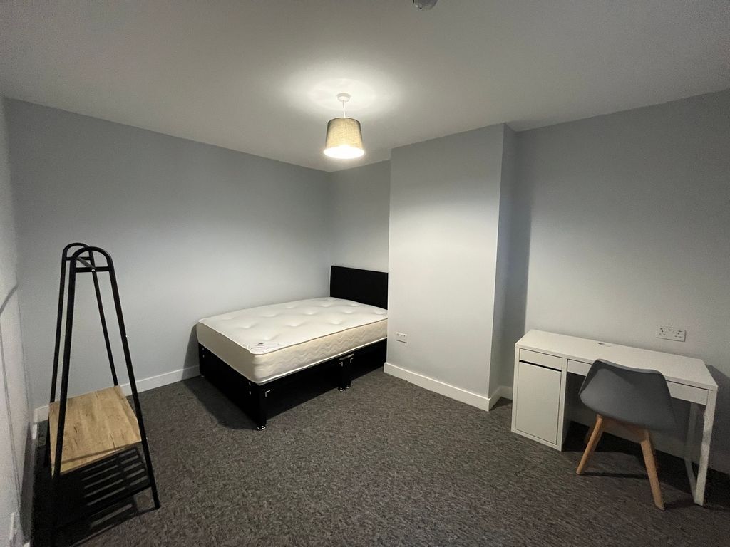 Property photo 3 of 9 A Spacious And Clean Double Bedroom, Perfect For S...