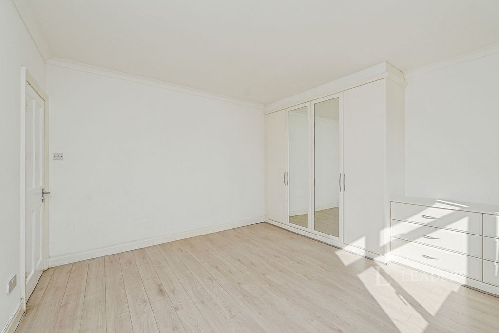 Property photo 3 of 11 Pbox-Img.Jpg