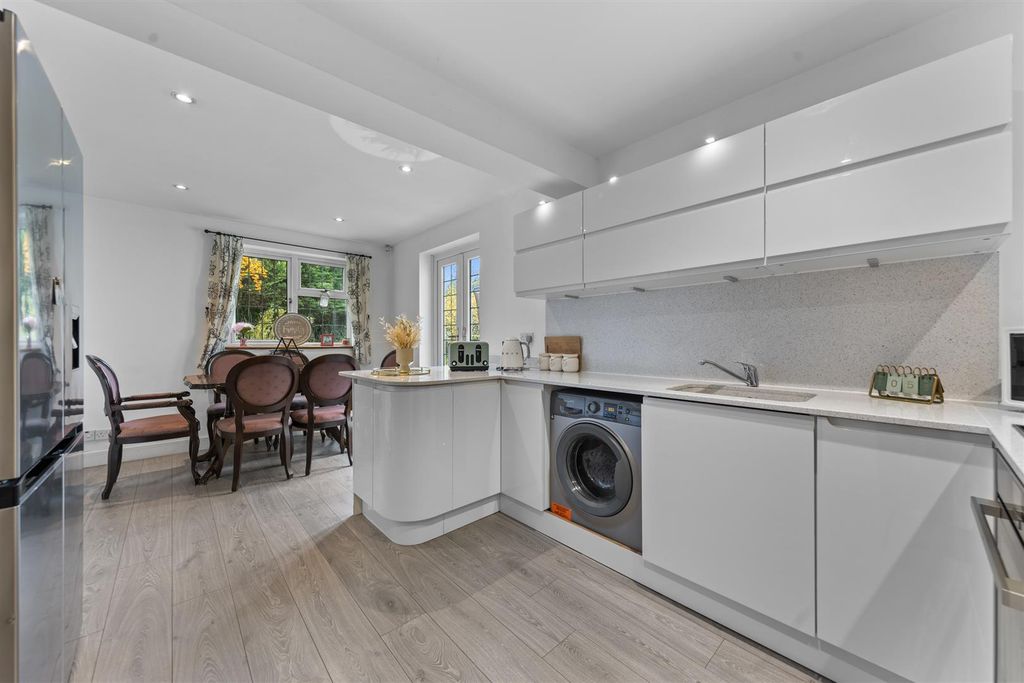 Property photo 2 of 26 87Bedfordrdweb14.Jpg