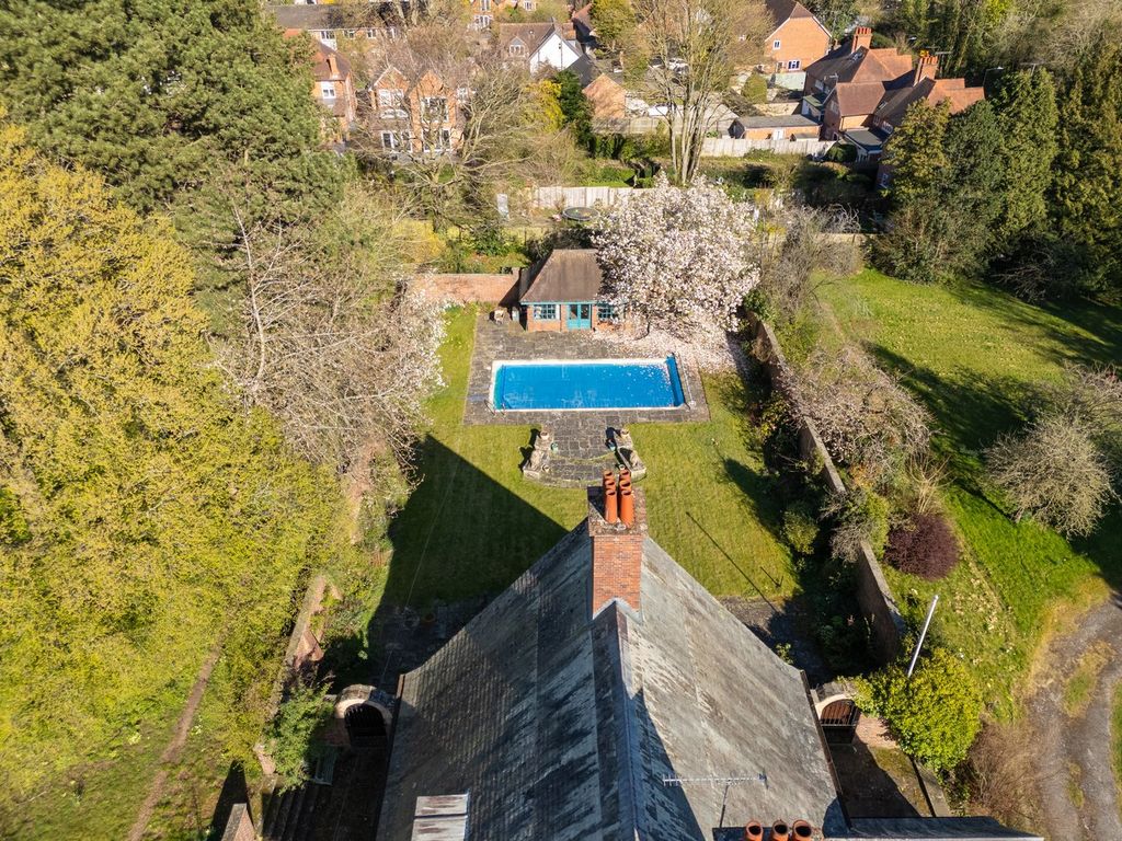 Property photo 2 of 40