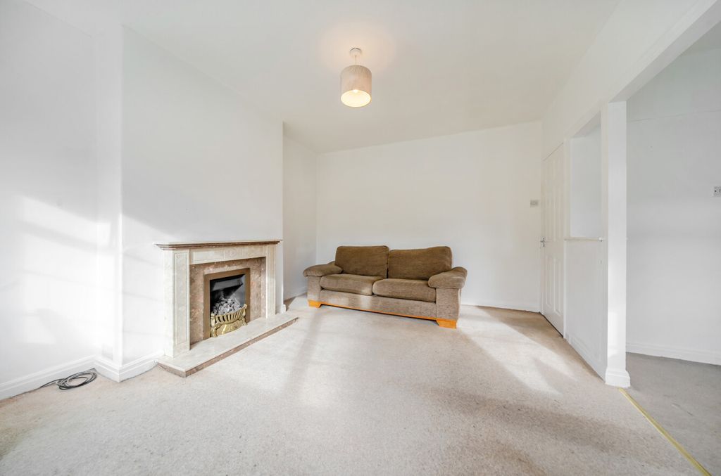 Property photo 3 of 12 1371502-11-68F770...