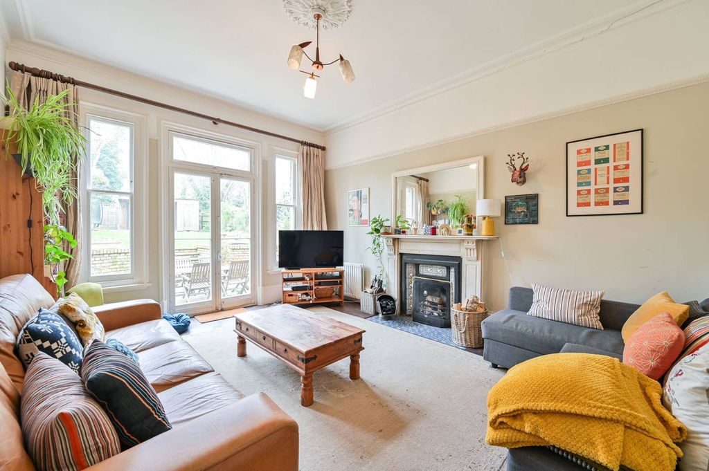 Property photo 3 of 27