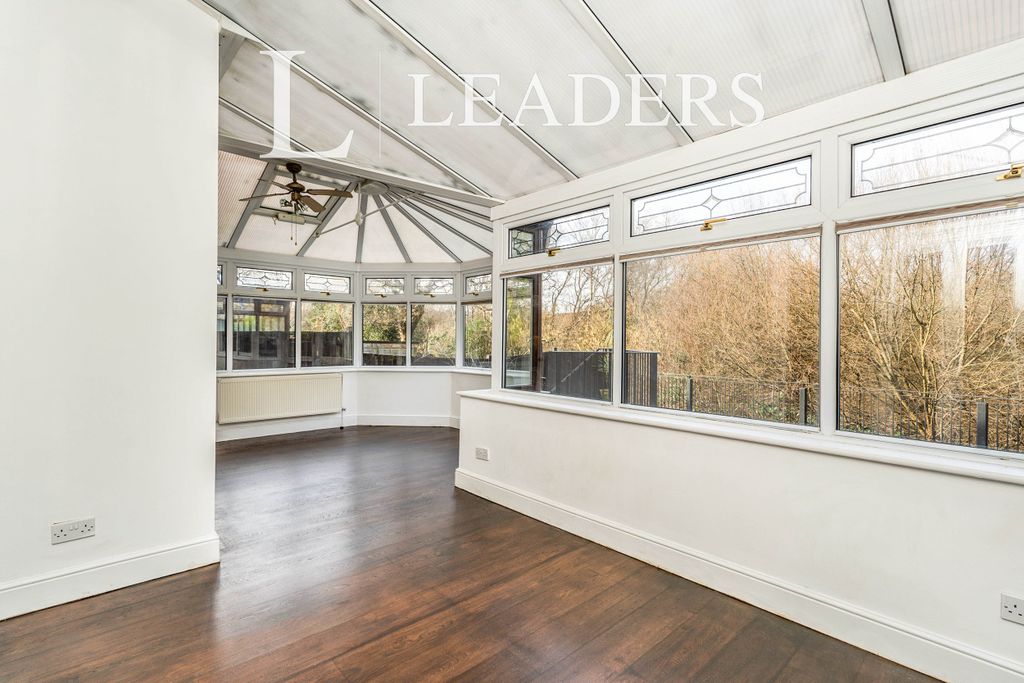 Property photo 3 of 9 Conservatory