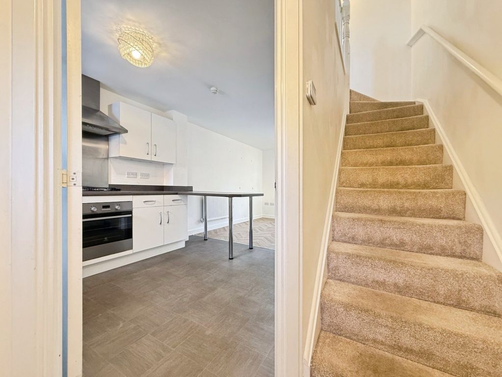 Property photo 2 of 18 4744805