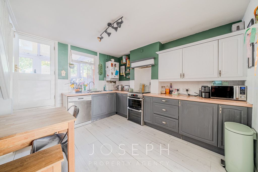 Property photo 2 of 19