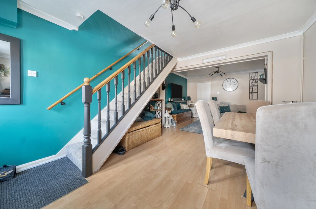 Property photo 2 of 17 1436551-16-69Cbe9...