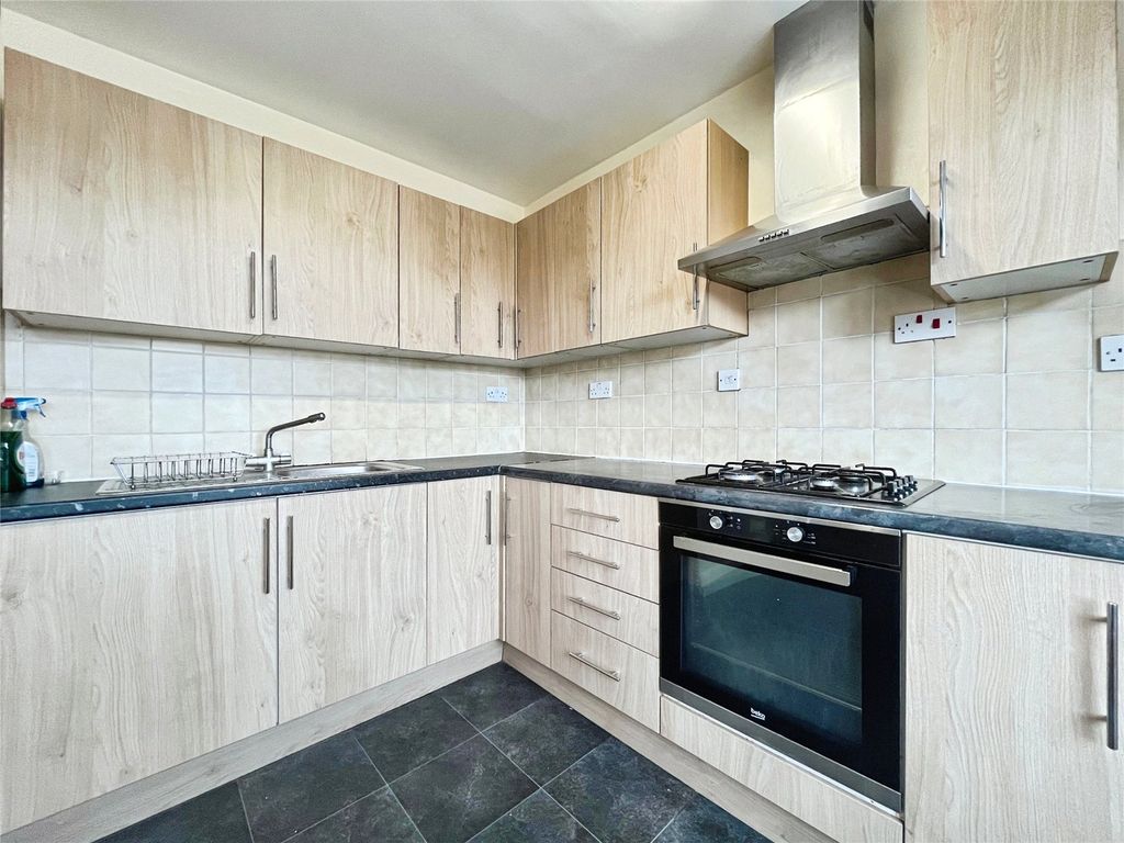 Property photo 2 of 11 Kitchen