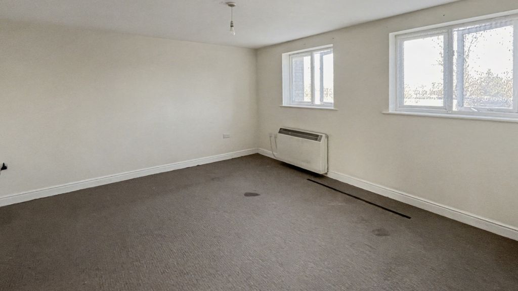 Property photo 2 of 9 5136782