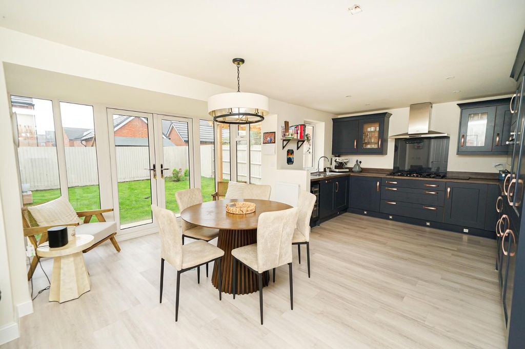 Property photo 2 of 25