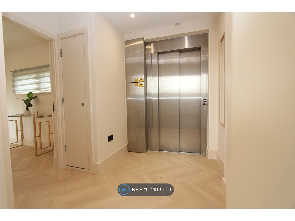Property photo 3 of 27 Lift Goes Directly Into The Penthouse