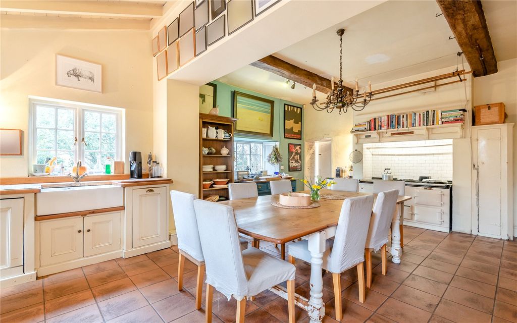 Property photo 3 of 22 Kitchen