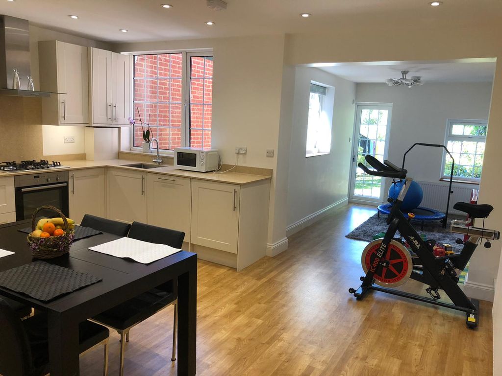 Property photo 3 of 20 Kitchen Area