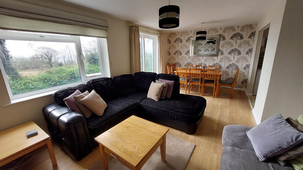 Property photo 2 of 14 E86Be1d2-Cbd4-4528-956c-Aa53Ba1Ef11F.Jpg