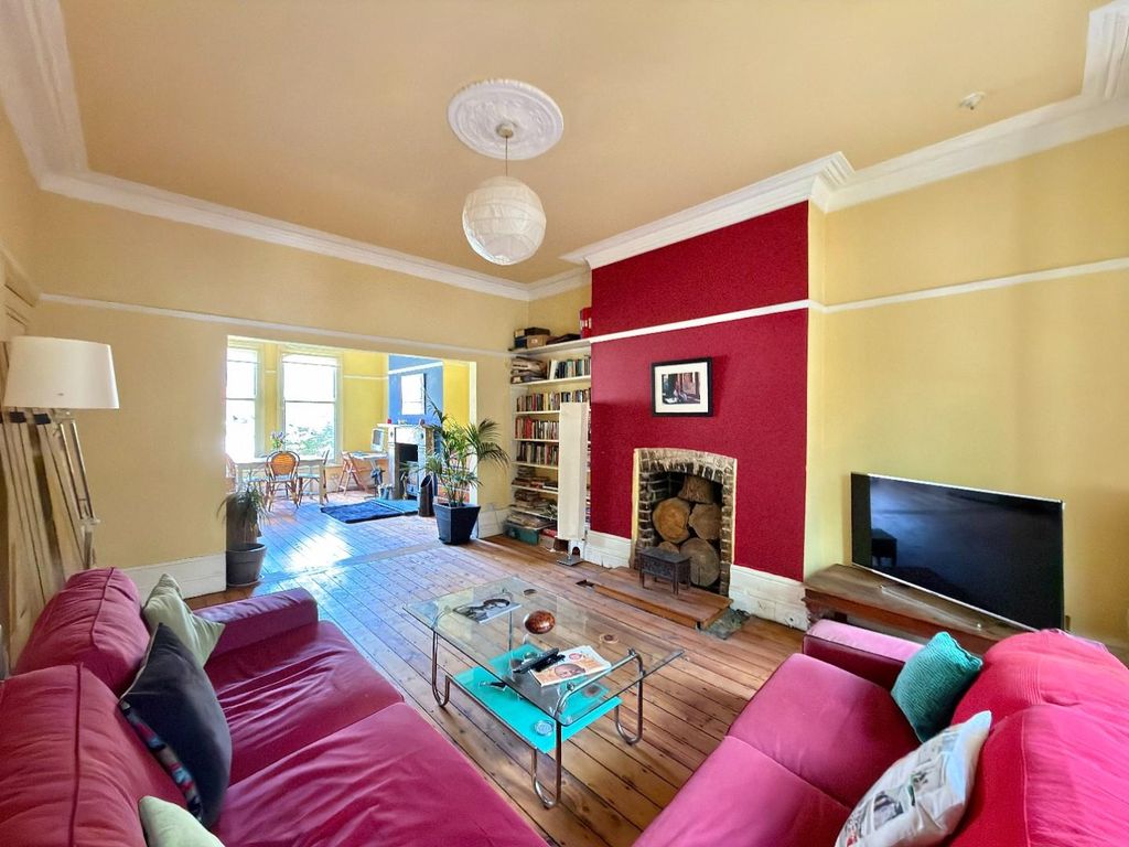 Property photo 2 of 30
