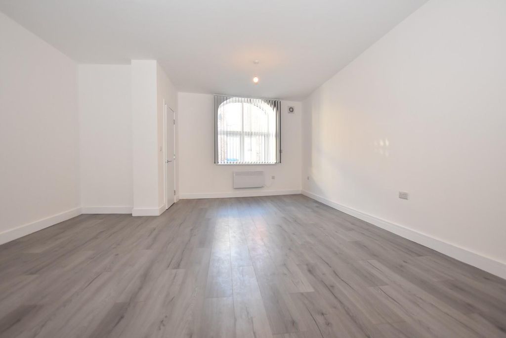 Property photo 1 of 6 Lounge Area.Jpg