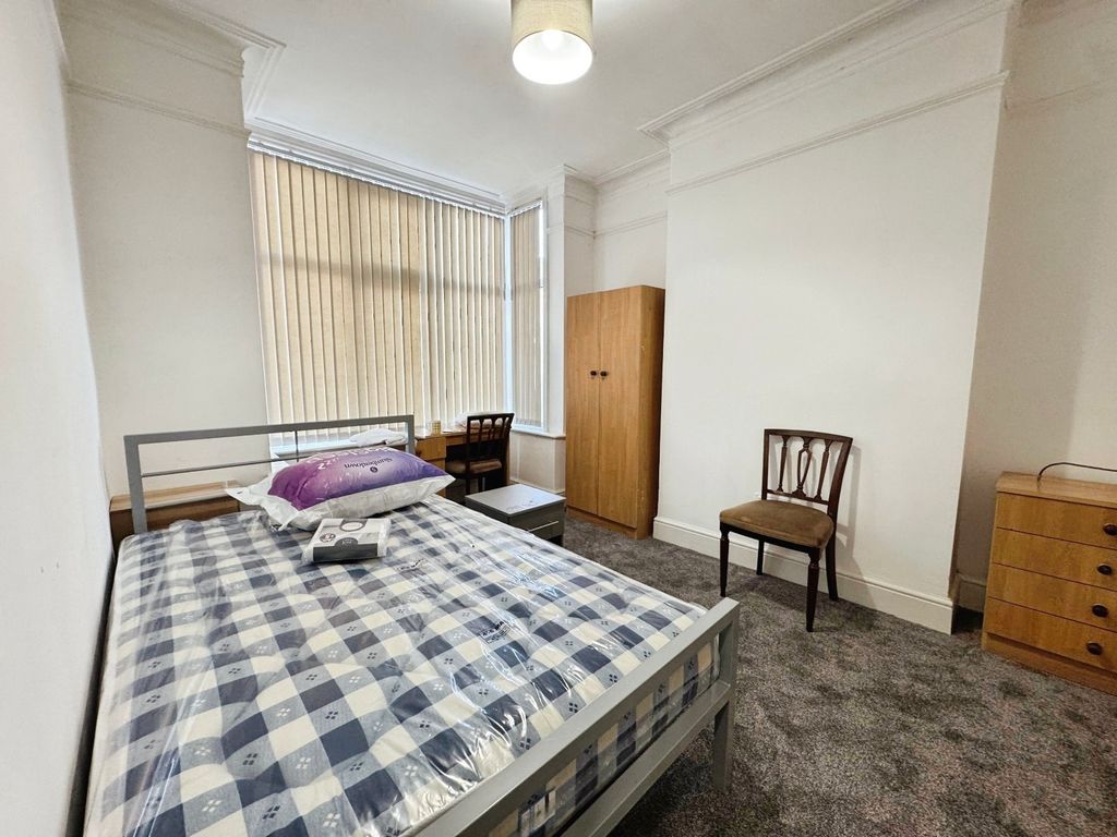 Property photo 2 of 9 Picture No. 15