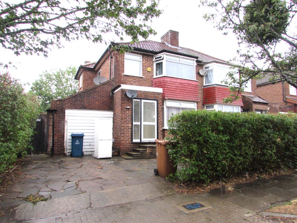 Property photo 1 of 10 Weston Drive, Middlesex Stanmore Ha7