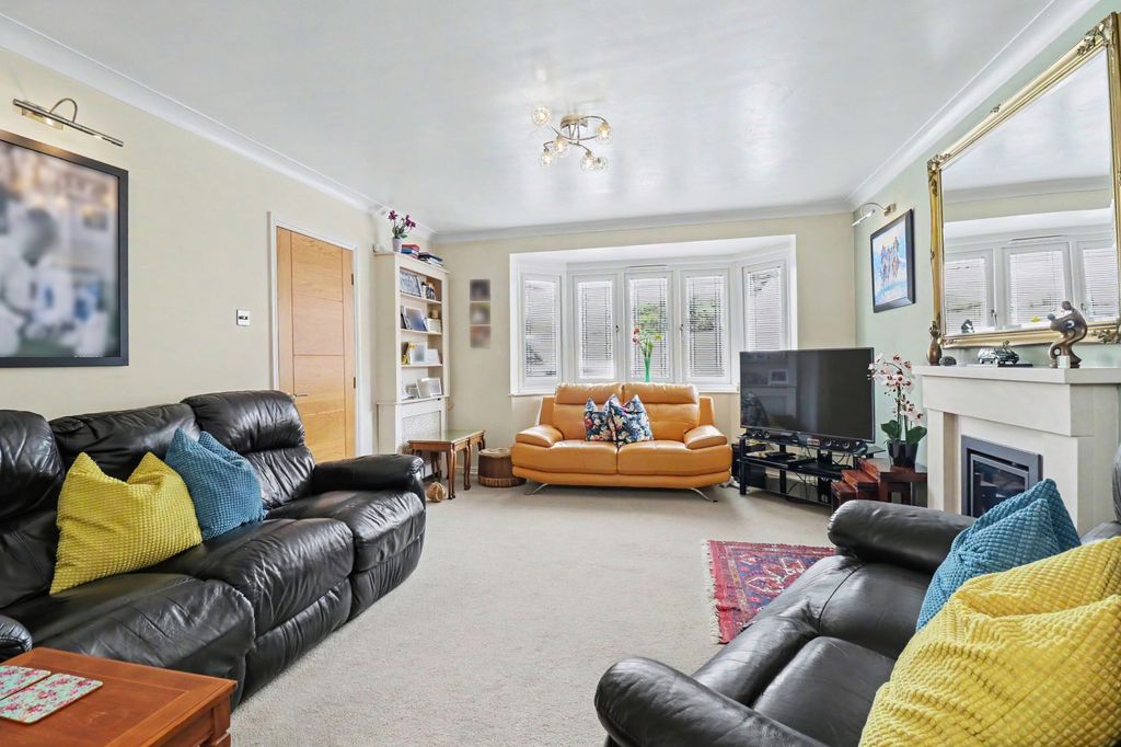 Property photo 3 of 26
