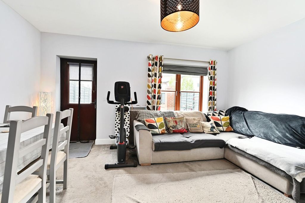 Property photo 2 of 14 Northbrook Crescent