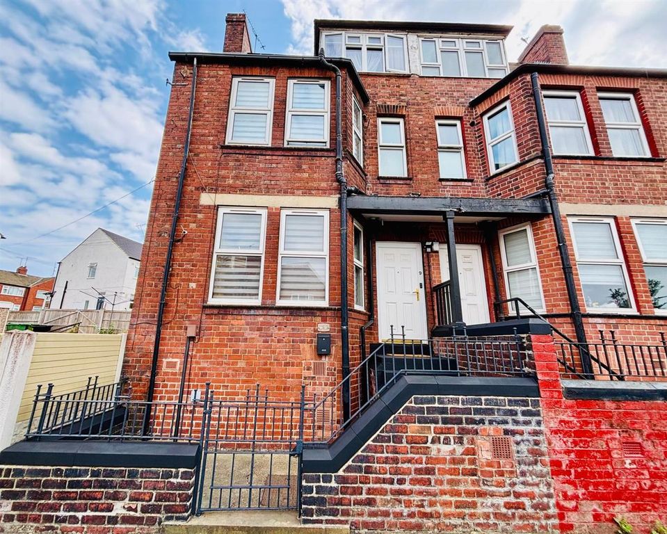 Property photo 1 of 32