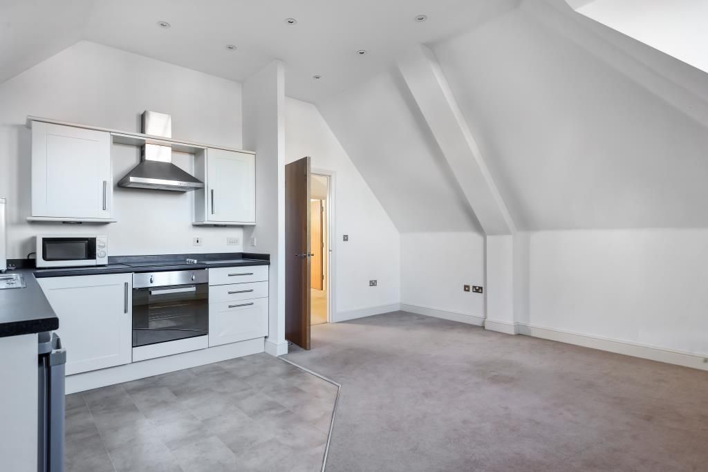 Property photo 3 of 10 Kitchen