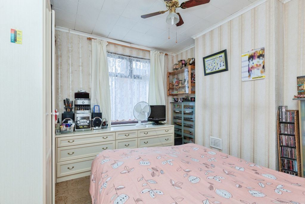 Property photo 3 of 11 Bedroom 1