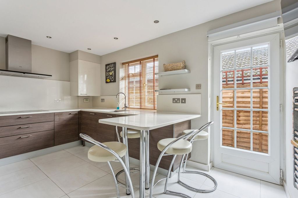 Property photo 2 of 30