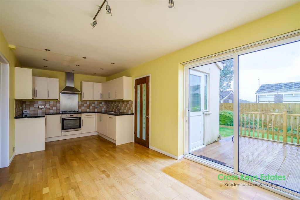 Property photo 2 of 23 Kitchen/Dining Room