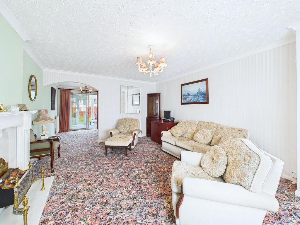 Property photo 2 of 12 Lounge