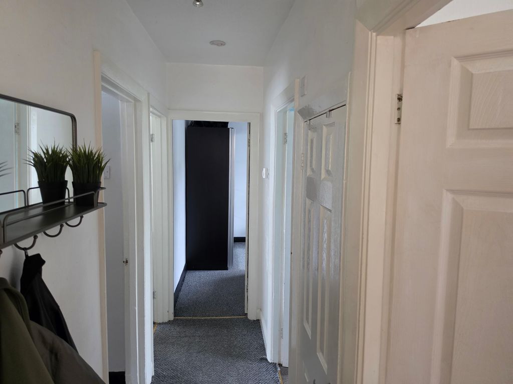 Property photo 2 of 9 Hallway