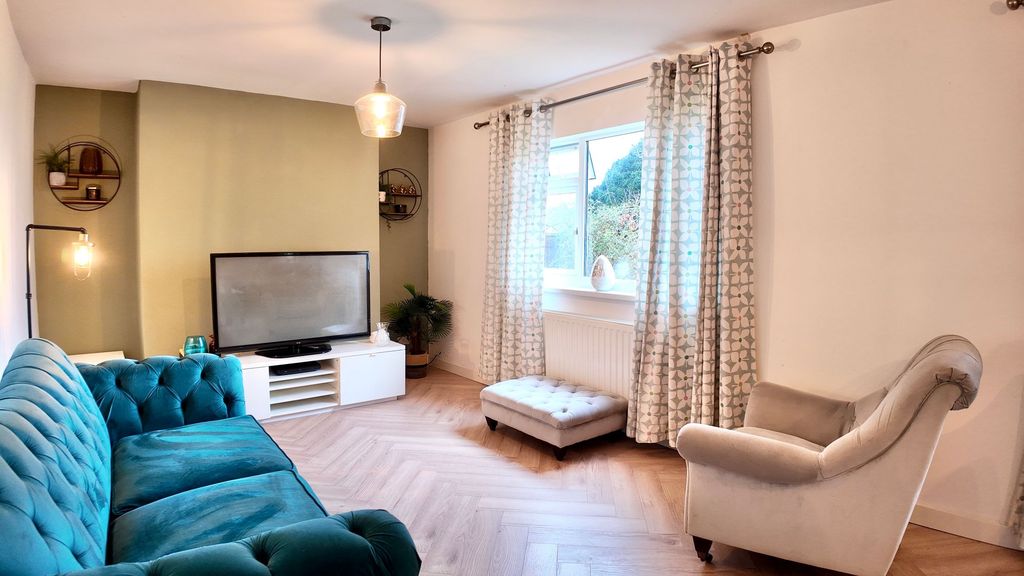 Property photo 2 of 20