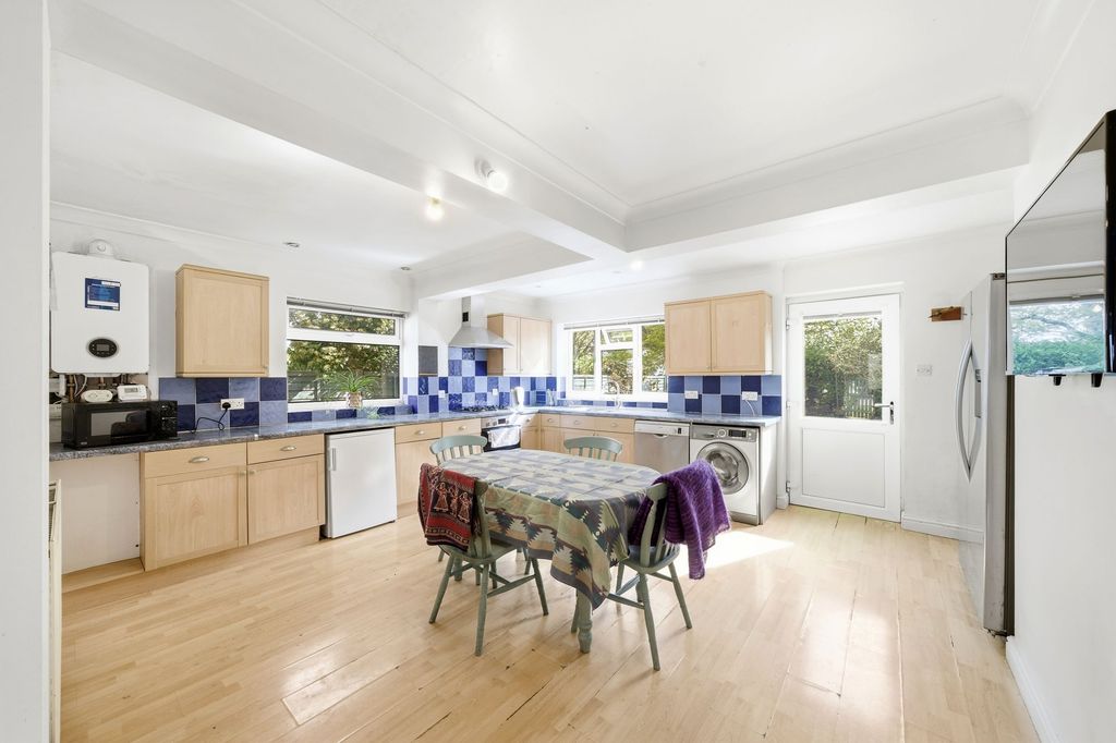 Property photo 3 of 18