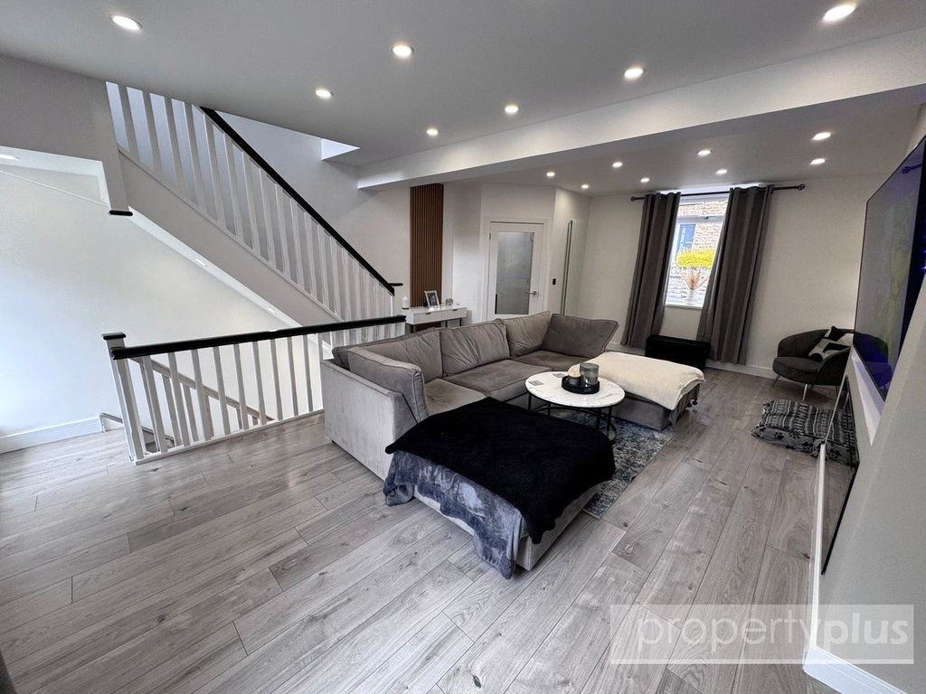 Property photo 2 of 19 Picture No. 08