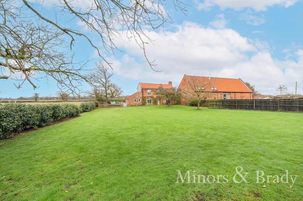 Property photo 2 of 25