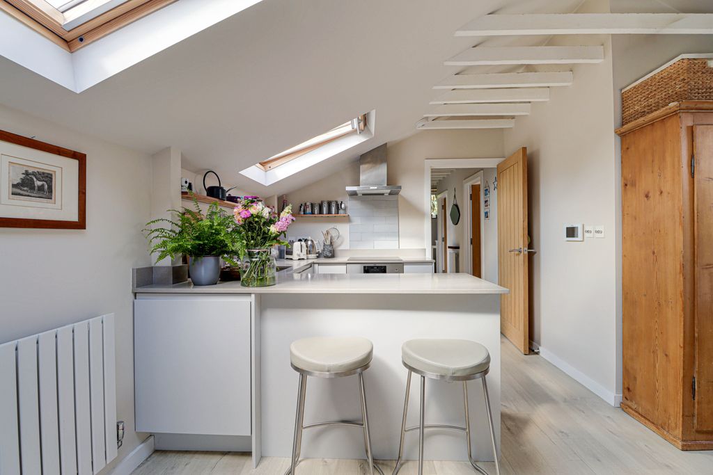 Property photo 3 of 10 Kitchen