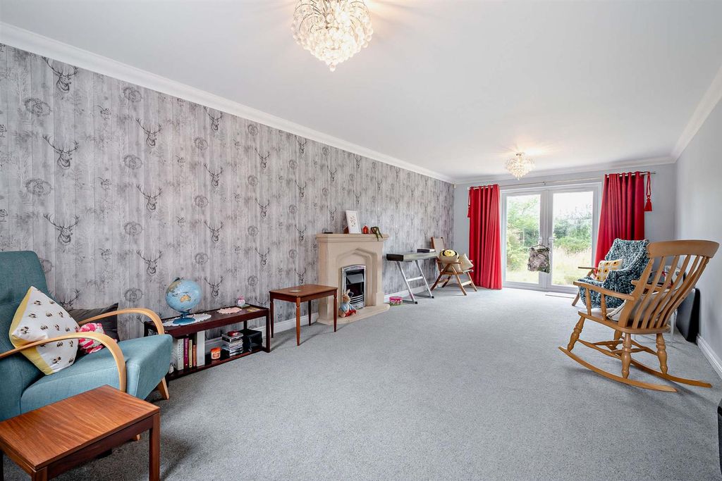 Property photo 3 of 18 8659283-Interior13-800.Jpg