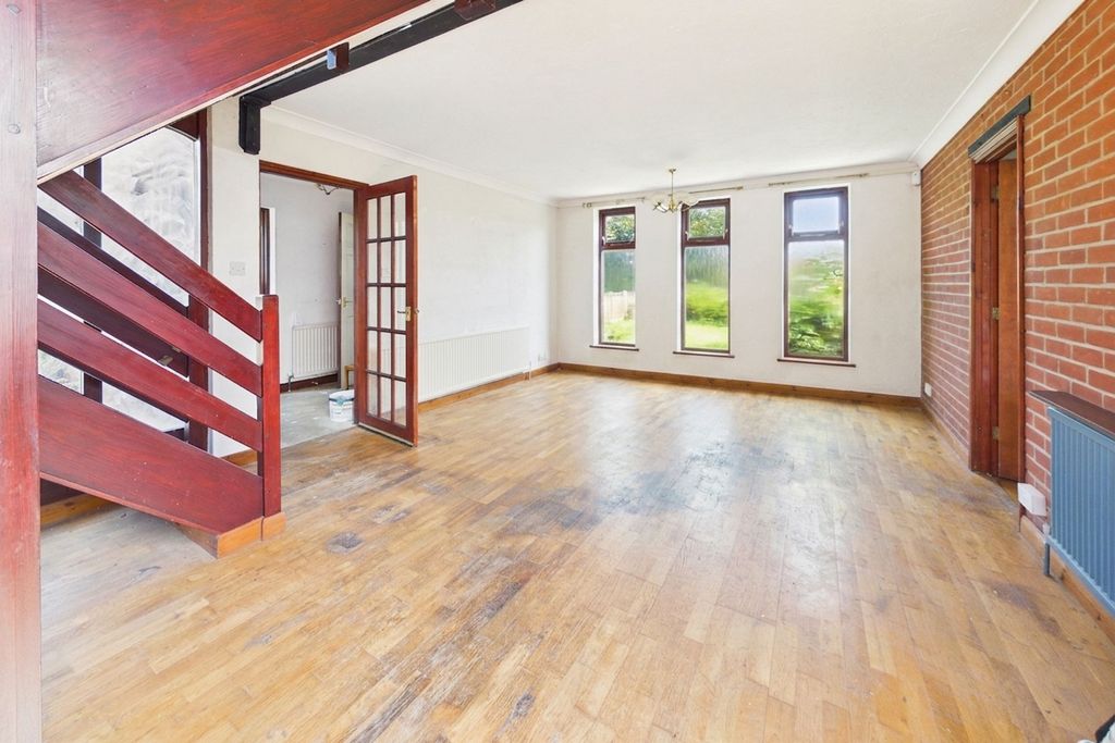 Property photo 2 of 25