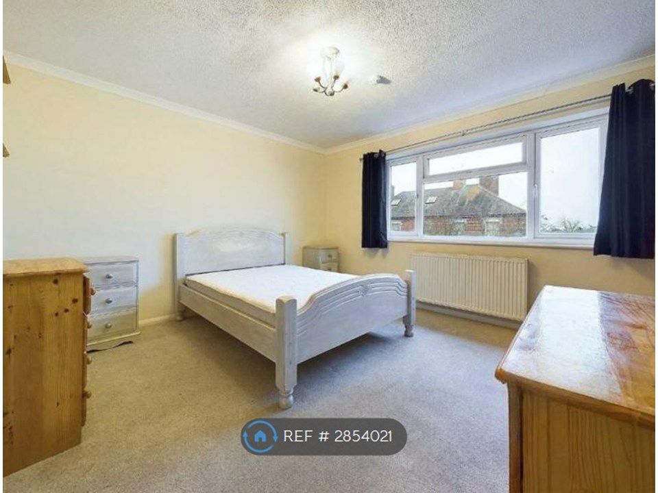 Property photo 1 of 15 King Size Bedroom